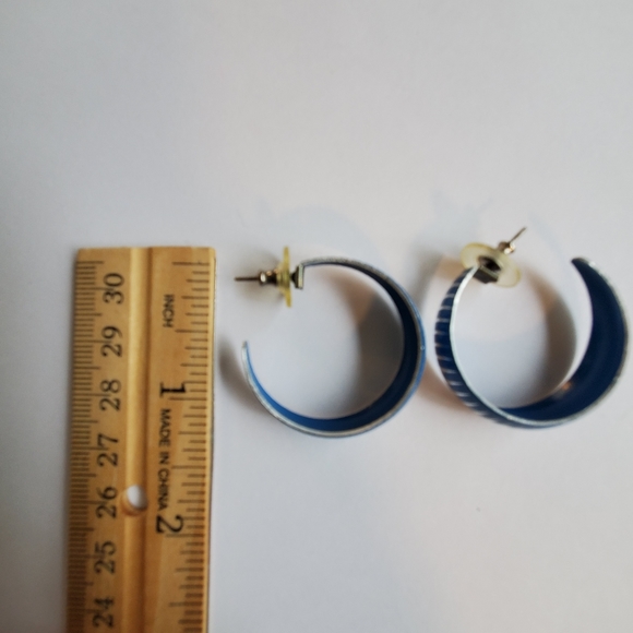 Vintage 80's Blue & Silver Tone Enamel Hoop Earrings with Decorative Cuts - Picture 5 of 5